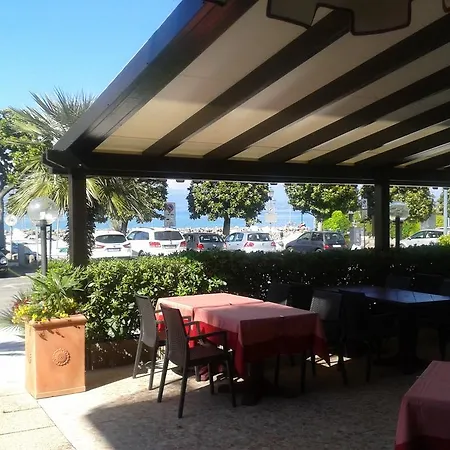 ホテル Fornaci 2*